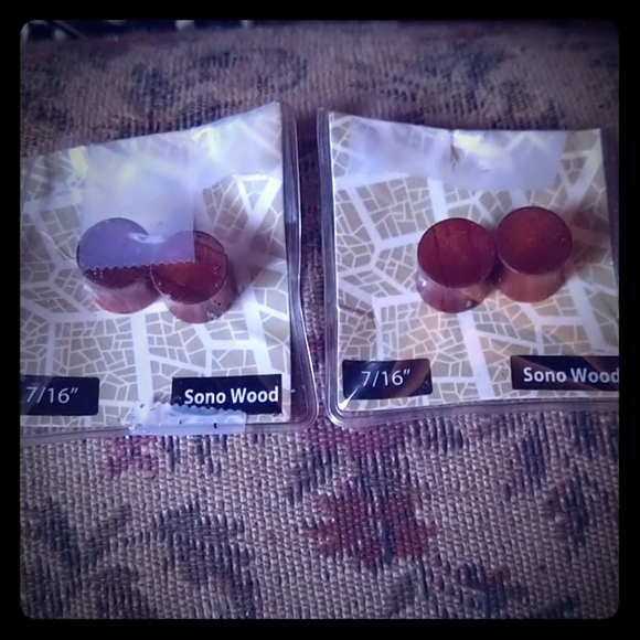 Body Jewelry Ear Gauges - Picture 1 of 2